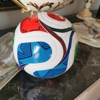 Adidas Kullanılmış Ve Patlak Top Gönderildi, Tam İade Talebi