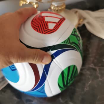 Adidas Kullanılmış Ve Patlak Top Gönderildi, Tam İade Talebi