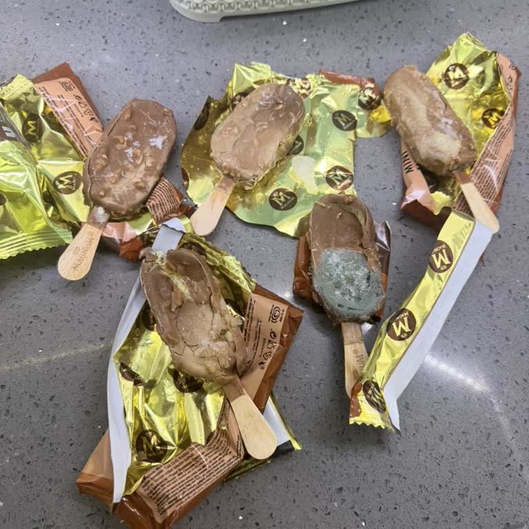 Bozuk Ve Küflü Mini Magnum Ürününde Son Kullanma Tarihi Yanlışlığı