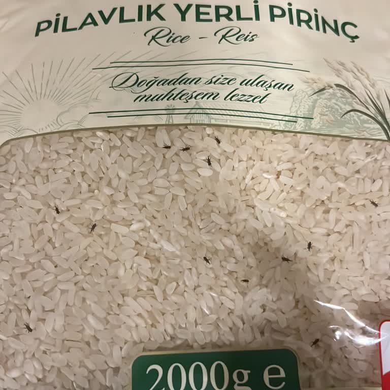 Kapalı Paketteki Kurtlanma Olan Pilavlık Pirinçte Güvenlik Ve Hijyen Endişesi