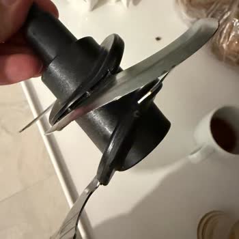 Kırık Alt Haznesi Ve Bıçaklarıyla Blender Garanti Sürecinde Çözülmedi