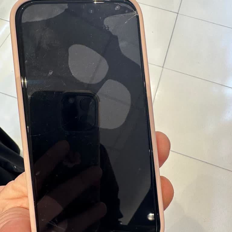 Satın Aldığım Ekran Koruyucu Hafif Düşmede Kırıldı Ve Mağaza Sorumluluk Almıyor