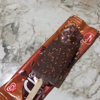 A101'de Satın Alınan Algida Classic Dondurmanın Paketi Yarım Çıktı