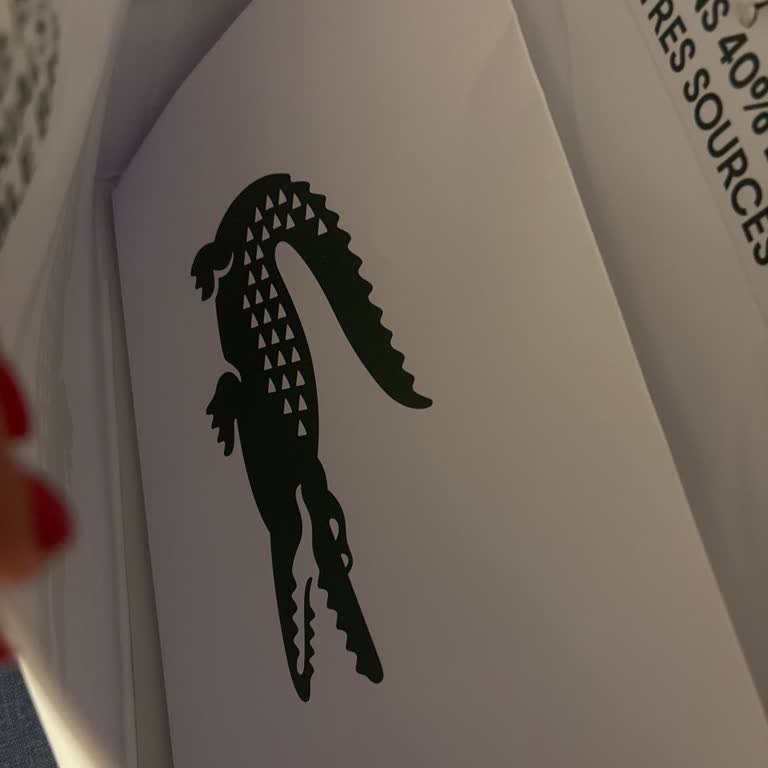 Lacoste Mağazasındaki Personelin Hediye Paketi İsteğine Olumsuz Yanıtı Ve Uygunsuz Davranışı