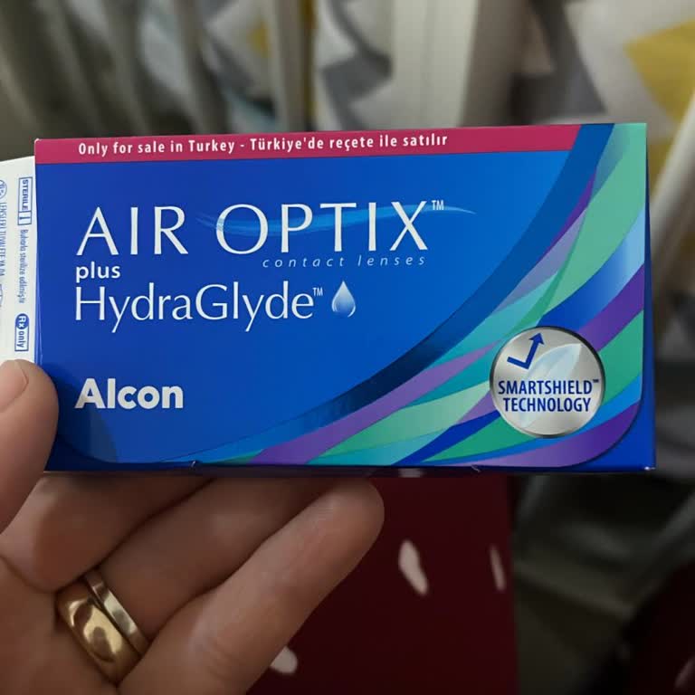 Air Optik Kontakt Lensinde Şiddetli Ağrı Ve Göz İçinde Kayıp Lens