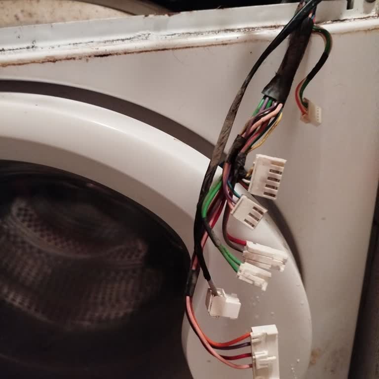 Beko Yetkili Serviste Kullanılmış Parça Ve 12 Bin TL Ücret Talebi