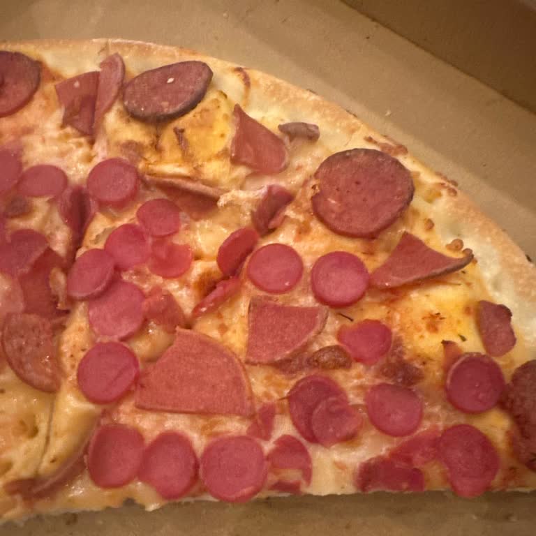İzmir Karabağlar Şubesinden Soğuk, Sert Ve Hijyenik Olmayan Pizza Şikayeti