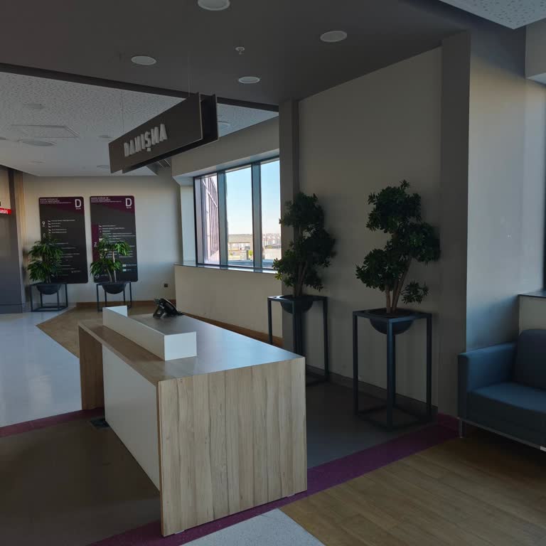 Gaziantep Şehir Hastanesi Kadın Doğum Bekleme Salonunda Oturma Alanı Eksikliği