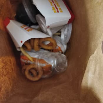 Burger King Şubesinde Kurye Selamsız, Paket Dağınık Ve İletişimsizlik