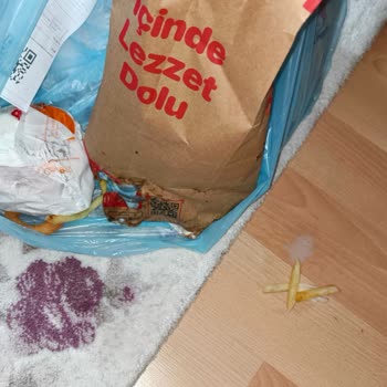 Burger King Şubesinde Kurye Selamsız, Paket Dağınık Ve İletişimsizlik