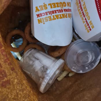 Burger King Şubesinde Kurye Selamsız, Paket Dağınık Ve İletişimsizlik