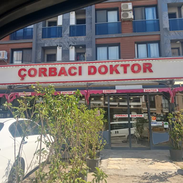 Görevlinin Alaycı Tutumu Ve Gereksiz Kıtır Ekmek Sunumu