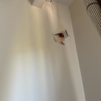 Montaj Sırasında Duvara Açılan Büyük Delik Ve Servisin Cevap Vermemesi