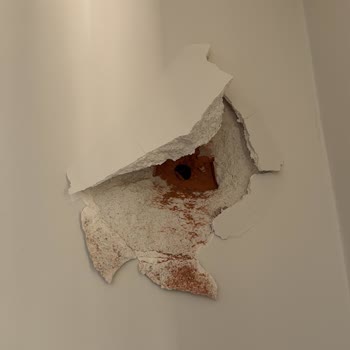 Montaj Sırasında Duvara Açılan Büyük Delik Ve Servisin Cevap Vermemesi