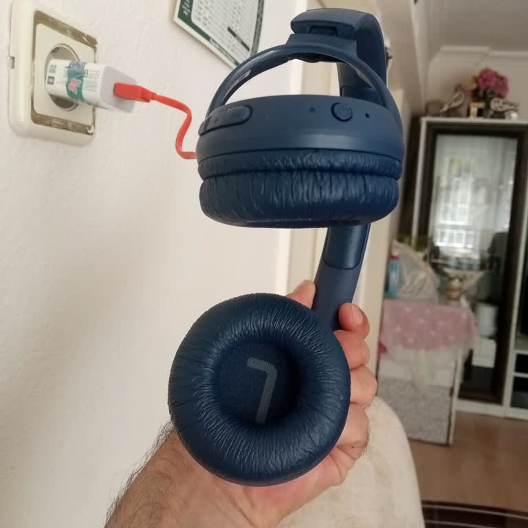 JBL 560BT Kulaklık Şarj Almıyor Ve Garanti Süresi Azaldığı İçin Çözüm Talebi