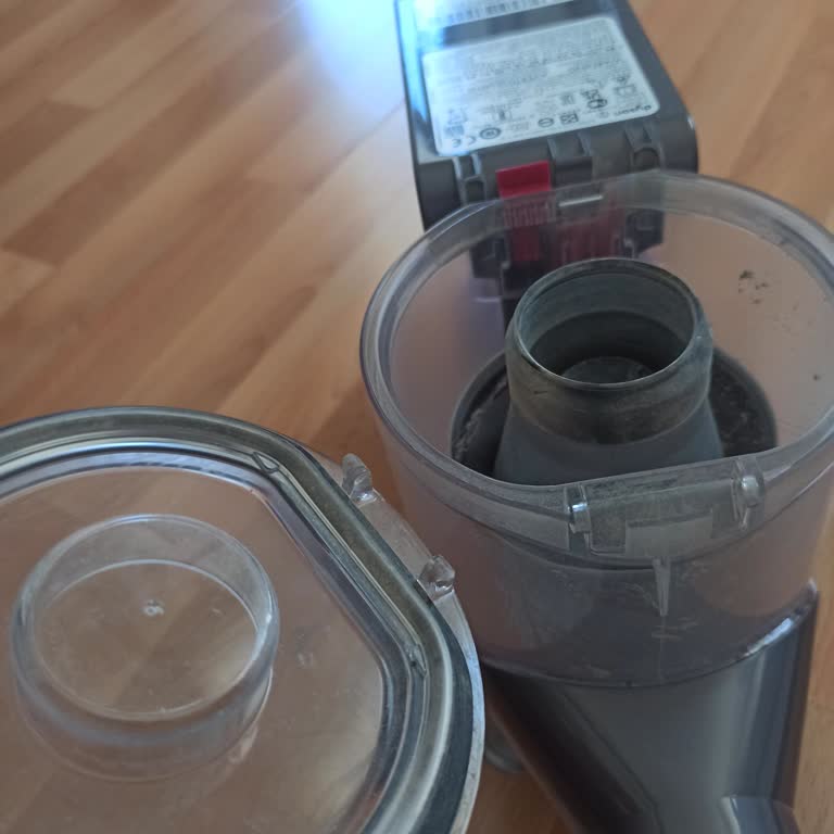 Dyson V8 Toz Haznesi Kapağı Çıktı Ve Müşteri Hizmetlerine Ulaşılamadı