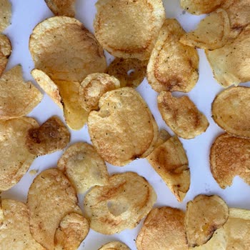 Cipso Yoğurt Mevsim Yeşillikli Cips Ürünün Kalitesiz Patates Dilimleri Ve Sağlık Riski