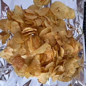 Cipso Yoğurt Mevsim Yeşillikli Cips Ürünün Kalitesiz Patates Dilimleri Ve Sağlık Riski