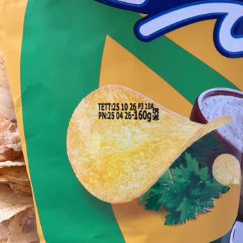 Cipso Yoğurt Mevsim Yeşillikli Cips Ürünün Kalitesiz Patates Dilimleri Ve Sağlık Riski