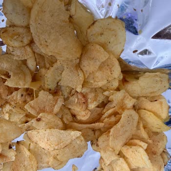 Cipso Yoğurt Mevsim Yeşillikli Cips Ürünün Kalitesiz Patates Dilimleri Ve Sağlık Riski