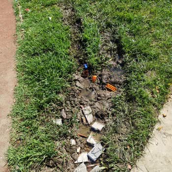 Kartepe Antik Kapı Yanındaki Belediye Parkı Yenilenmeli Ve Çocuklara Uygun Oyun Alanları Eklenmeli