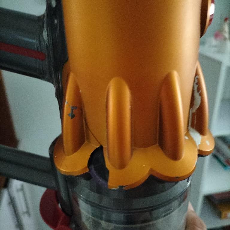Dyson V12 Süpürgesinde Sürekli Parça Kırılma Ve Garanti İhmaline Şikayet