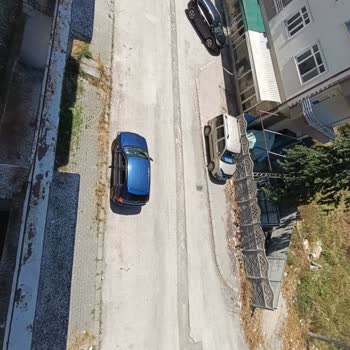 Mithatpaşa Mahallesi 604. Sokakta Asfalt Eksikliği Ve Çukurlardan Kaynaklanan Kazalar