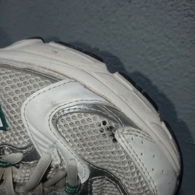 New Balance 530 Ayakkabıda File Yırtılması Ve Çözüm Talebi