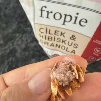 Granola Paketi İçinde Yabancı İp Topağı Ve Hijyen Endişesi