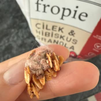 Granola Paketi İçinde Yabancı İp Topağı Ve Hijyen Endişesi