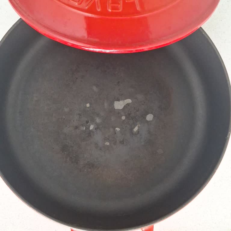 Lava Döküm Tencere Kısa Sürede Çözülme Ve Yapışma Sorunu