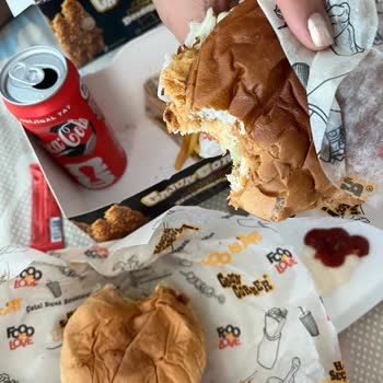 Bayat Ekmek, Kurumuş Tavuk Ve Cevapsız İletişim