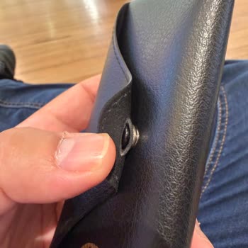 Rayban Gözlük Kılıfı Kalitesiz, Mağaza Değişim Yapmadı