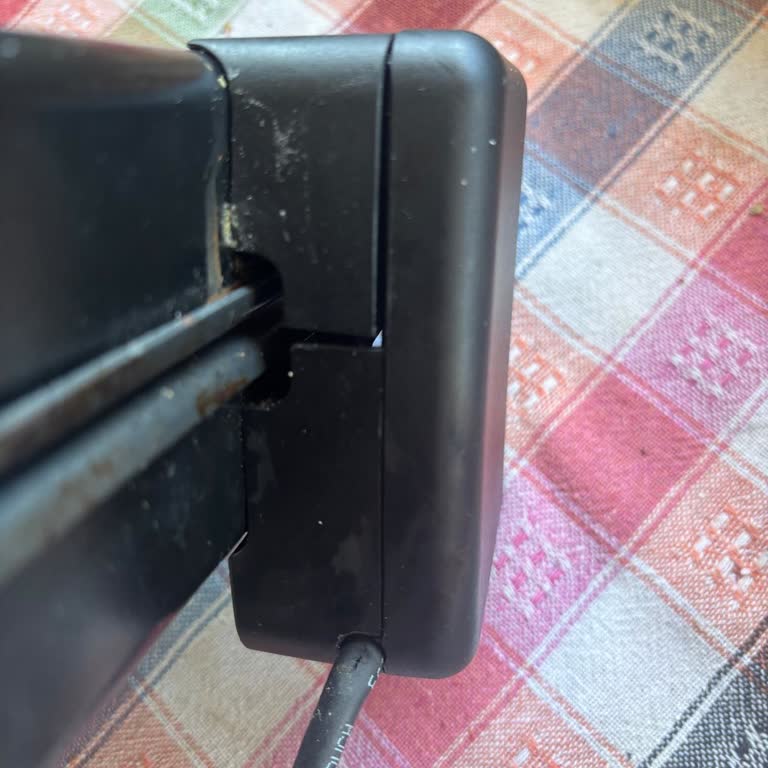 Bosch Tost Makinesinde Kablo Girişinden Alev Çıktı, Can Güvenliği Tehlikede