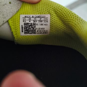 Adidas Halı Saha Ayakkabısında Kısa Sürede Yırtılma Ve Açılma: Ücret İadesi Talebi