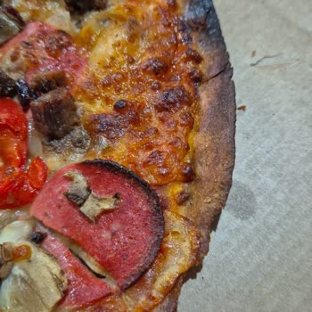Yanmış Pizza Ve Alaycı Yaklaşım Şikayeti