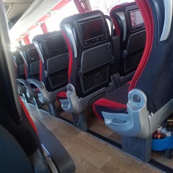 Yüksek Ücret İçin Eski Ve Konforsuz Otobüs, Wi-Fi Yok