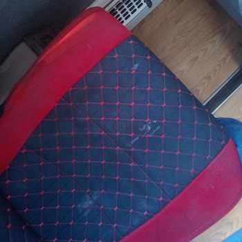 Yüksek Ücret İçin Eski Ve Konforsuz Otobüs, Wi-Fi Yok