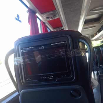Yüksek Ücret İçin Eski Ve Konforsuz Otobüs, Wi-Fi Yok
