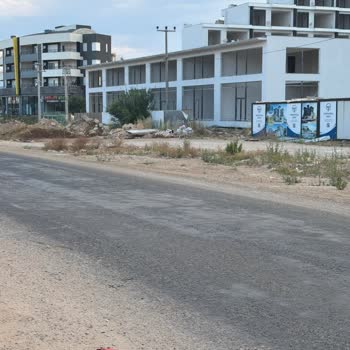 Aksu'da Asfalt Eksikliği Ve Haşere Sorunu