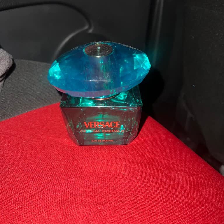 Ücretli Versace Parfümünün Kapağı Sızdırıyor, Sephora Cevap Vermiyor