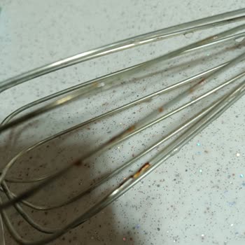 Bee Home Saplı Çırpıcıda Paslanma Ve Hijyen Endişesi