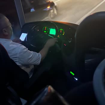 Şoförün Telefonla Sürüşü Ve Hatalı Sollamaları Yolcuları Tehlikeye Attı