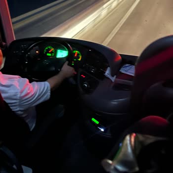 Şoförün Telefonla Sürüşü Ve Hatalı Sollamaları Yolcuları Tehlikeye Attı