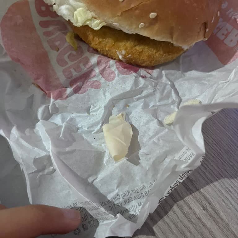 Burger King Tekirdağ Şubesinde Eldiven Parçası Bulunması Hijyen Güvenliğini Sarsıyor