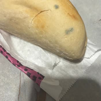 Geciken Teslimat, Küflü Ekmek Ve Yanıtsız Şikayet