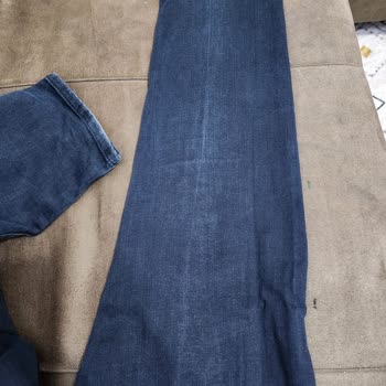 Mavi Denim Pantolonunda Üretim Hatası: Görünür Çizgilenme Ve Hatalı İnceleme Süreci