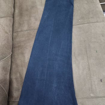 Mavi Denim Pantolonunda Üretim Hatası: Görünür Çizgilenme Ve Hatalı İnceleme Süreci