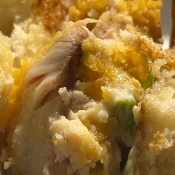 Doyuyor Restoran'dan Çiğ Tavuklu Hamburger, Yanmış Ekmek Ve Sağlık Riski