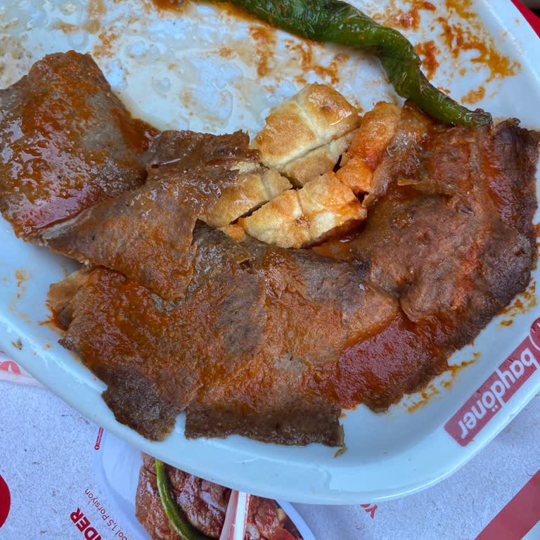 Forum İstanbul Baydöner Şubesinde Soğuk Ve Yanık İskender, Eksik Servis Ve Mide Bulantısı